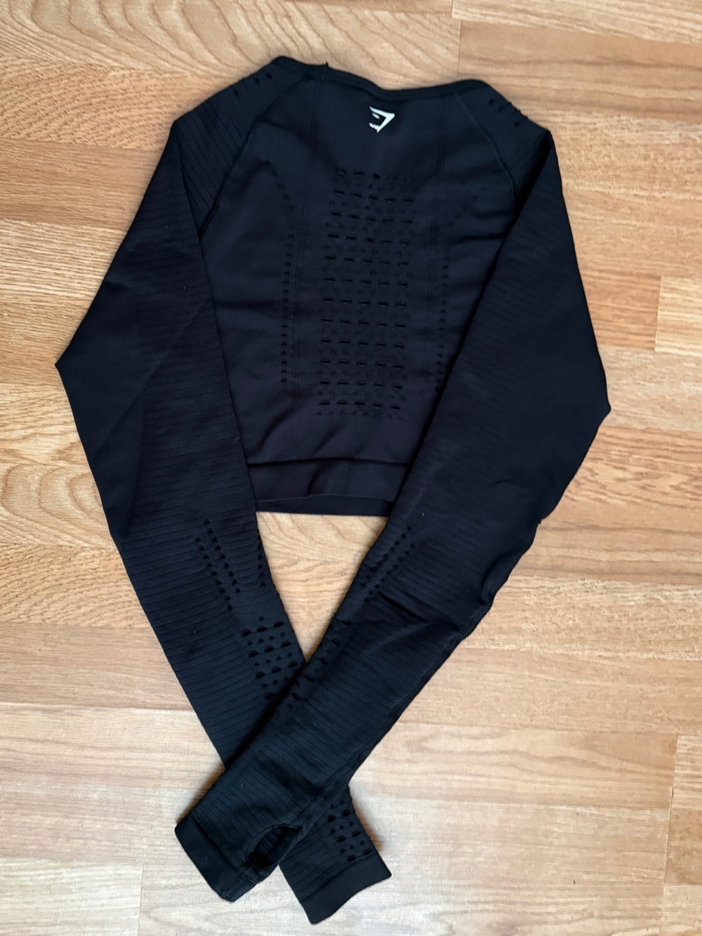 Gymshark Black Seamless Long Sleeve Crop Top - Ventilated Fit